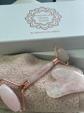 Carregar imagem no visualizador da galeria, Roller and GuaSha made of Rose Quartz