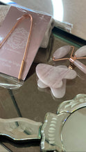 Carregar imagem no visualizador da galeria, Roller and GuaSha made of Rose Quartz